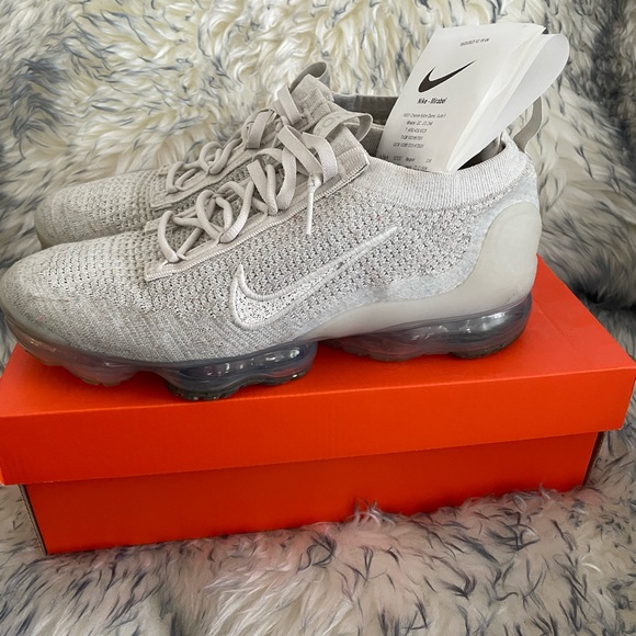 LIKE NEW NIKE VAPORMAX 2021 collection. - Picture 6 of 6